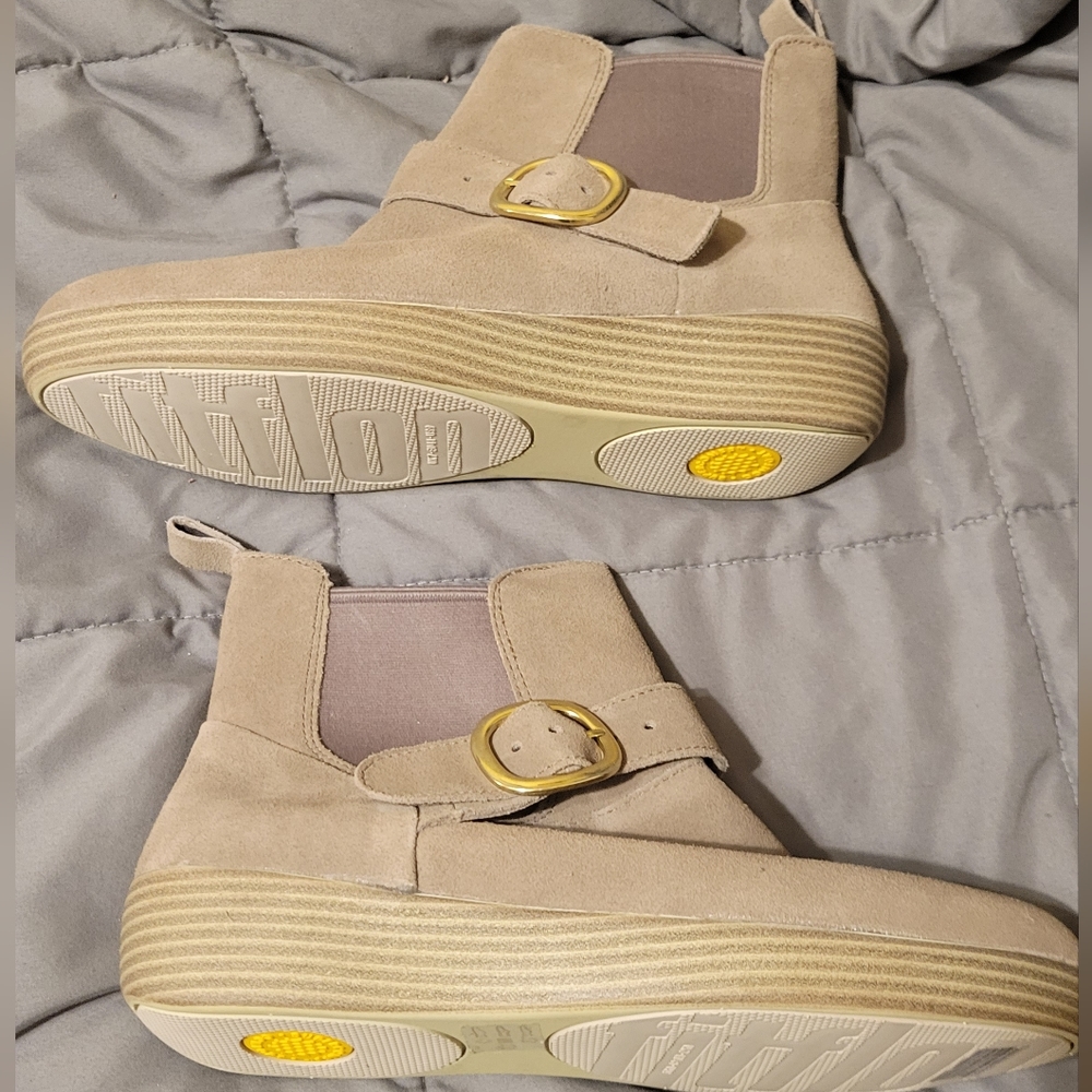 FitFlop size 9 tan ankle boots